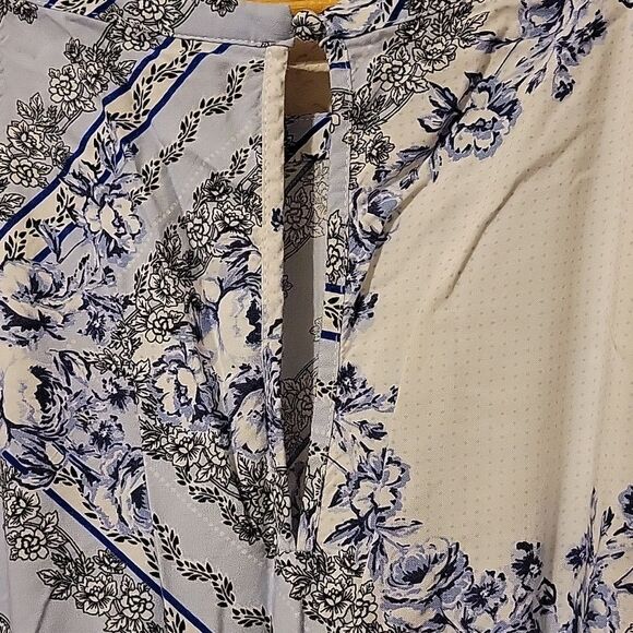 Torrid size 0 blue & white floral print maxi dress. - Picture 5 of 5